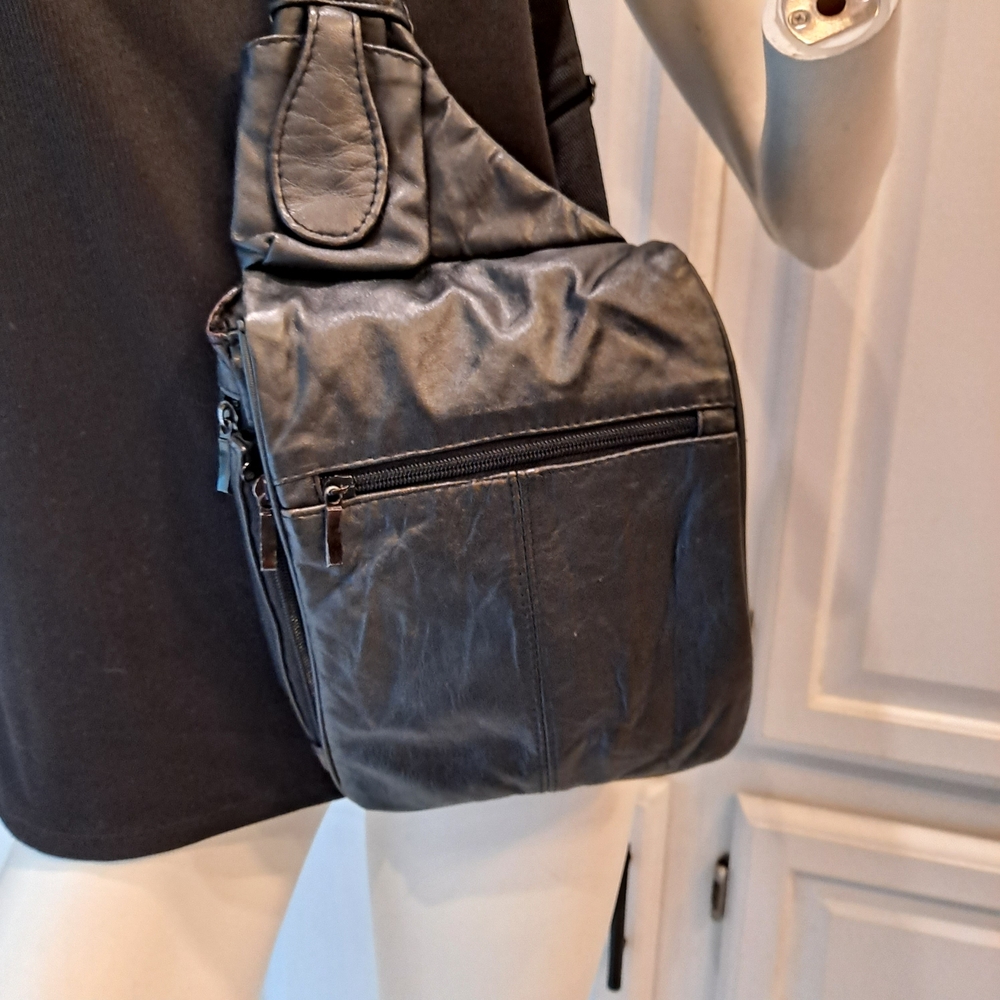 DB Designs Elegant Vintage Black Leather Crossbody Sling Bag